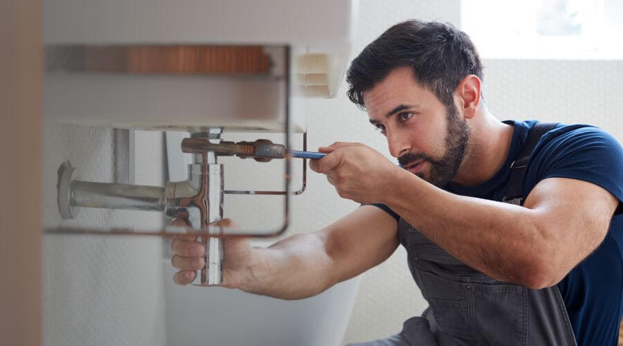 Expert burst pipe repair services in Miami, NM